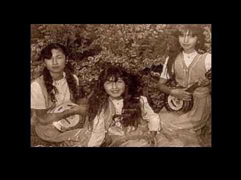 Las Hermanitas Flores poster
